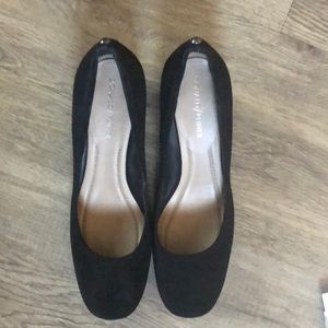 Donald Pliner “Corin “Suede Pumps